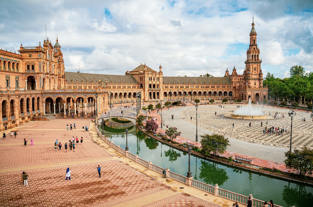 Architetture, canale e ponti di Plaza de España a Siviglia